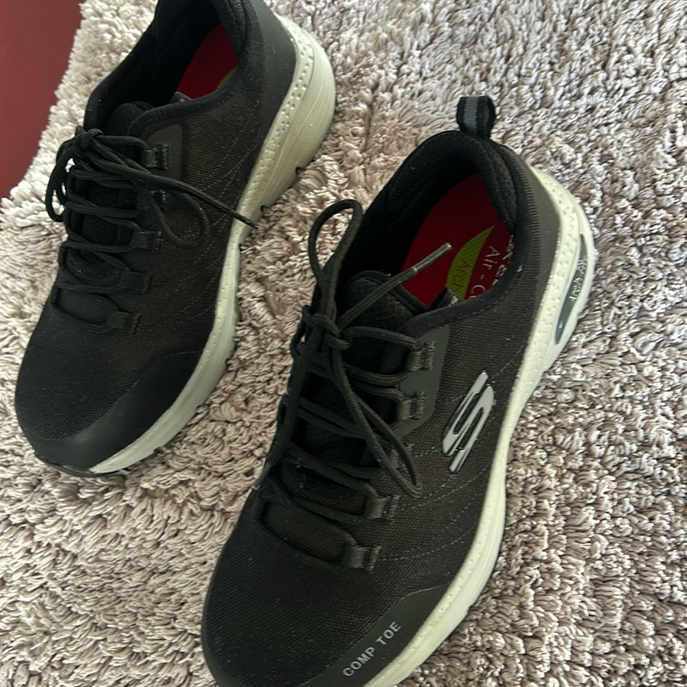Skechers comp toe